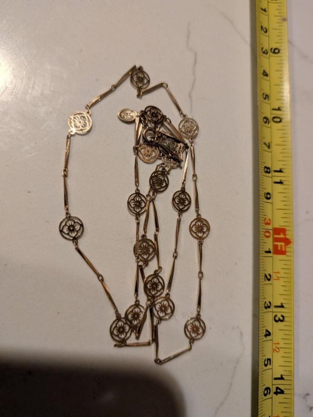 Nice Vintage Gold Tone Avon Floral Filigree Links Chain Necklace
